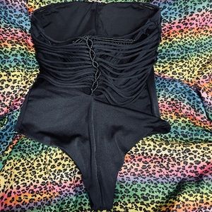 LEONISA SHAPEWEAR Handmade piece
Macrame-Back Sculpting One-Piece SwimsuitVS L